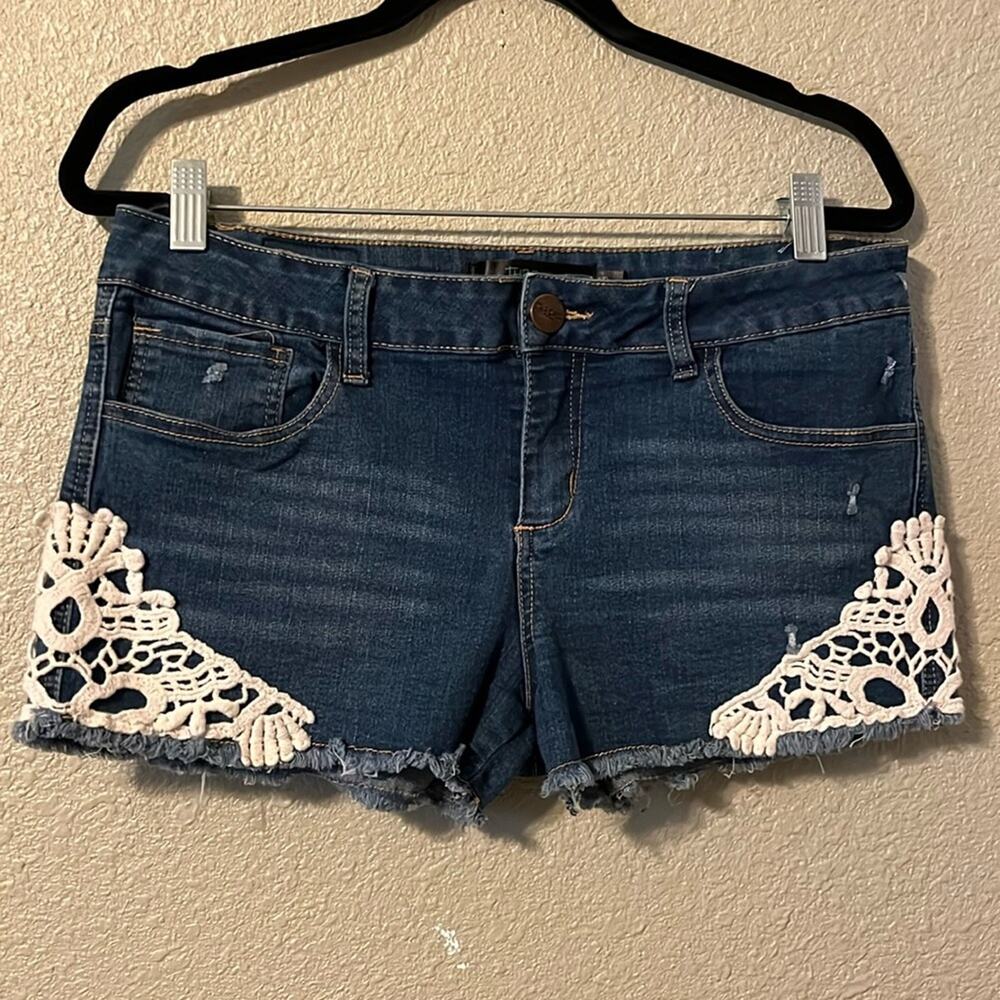 Thread market Junior/women’s Shorty shorts size 13
